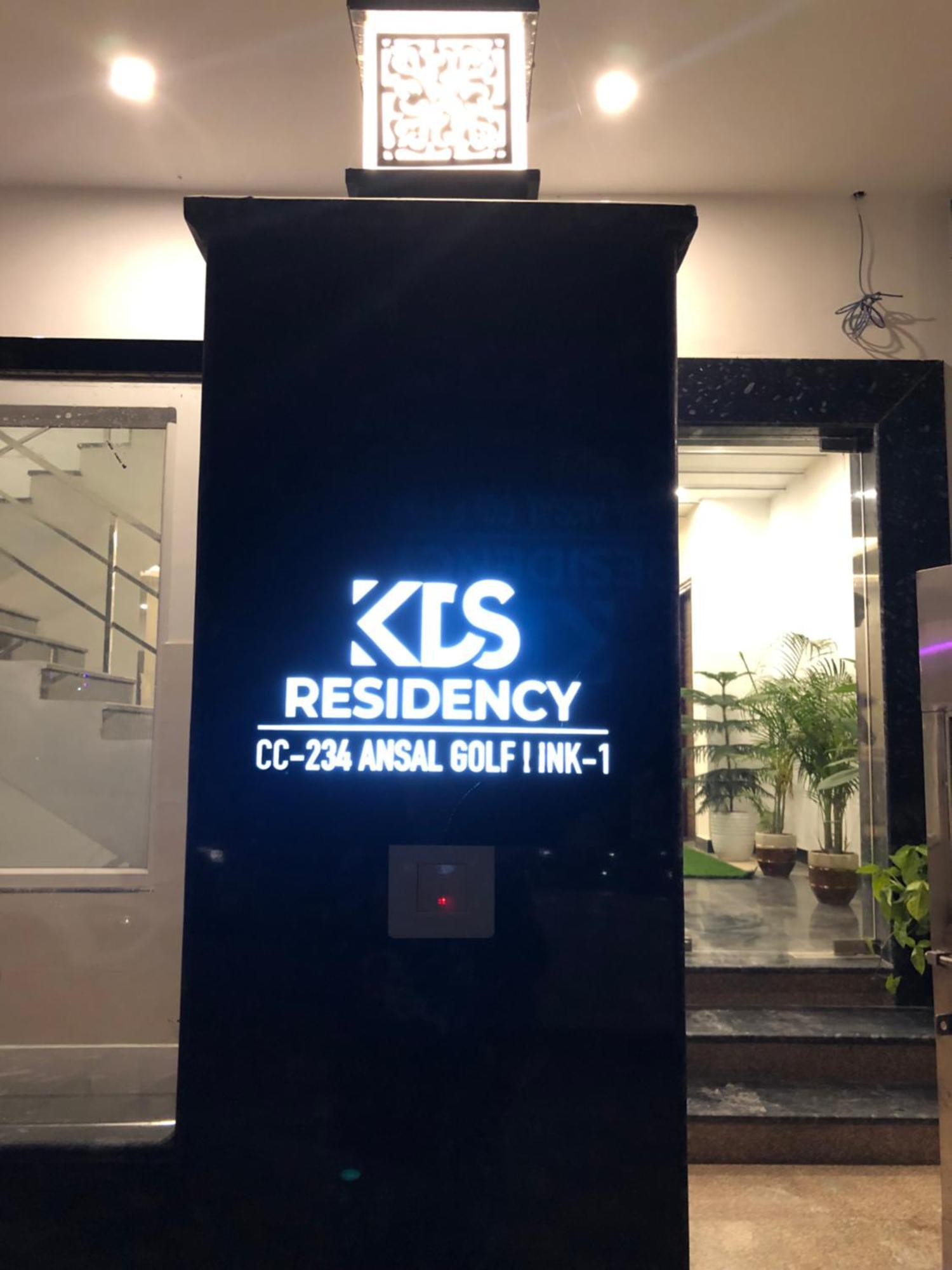 Kds Residency Hotel Грейтър Нойда Екстериор снимка