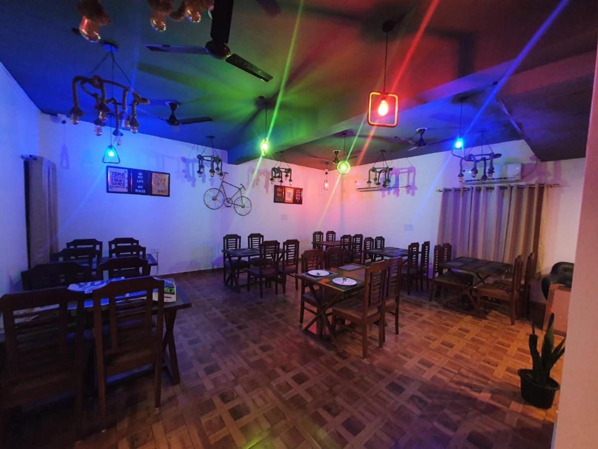 Kds Residency Hotel Грейтър Нойда Екстериор снимка