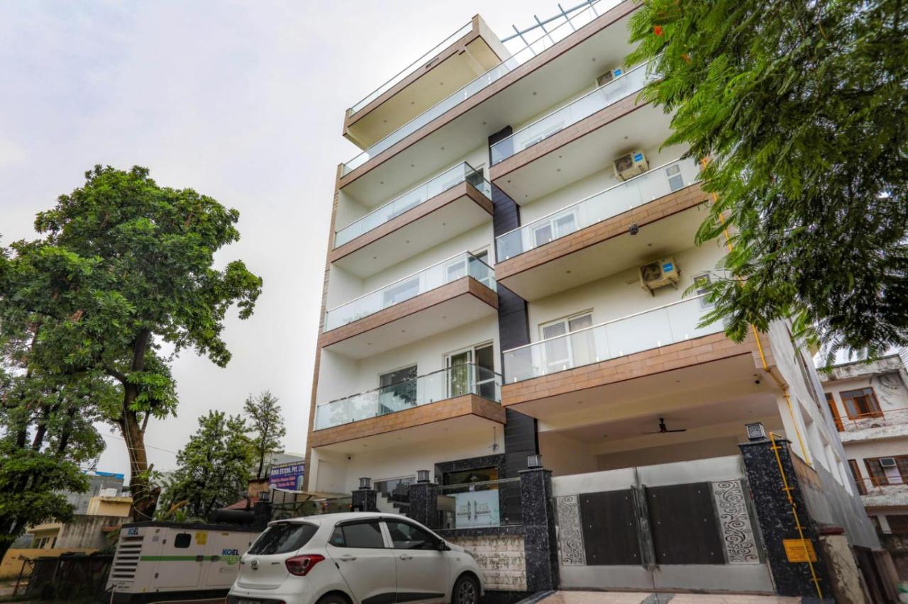 Kds Residency Hotel Грейтър Нойда Екстериор снимка