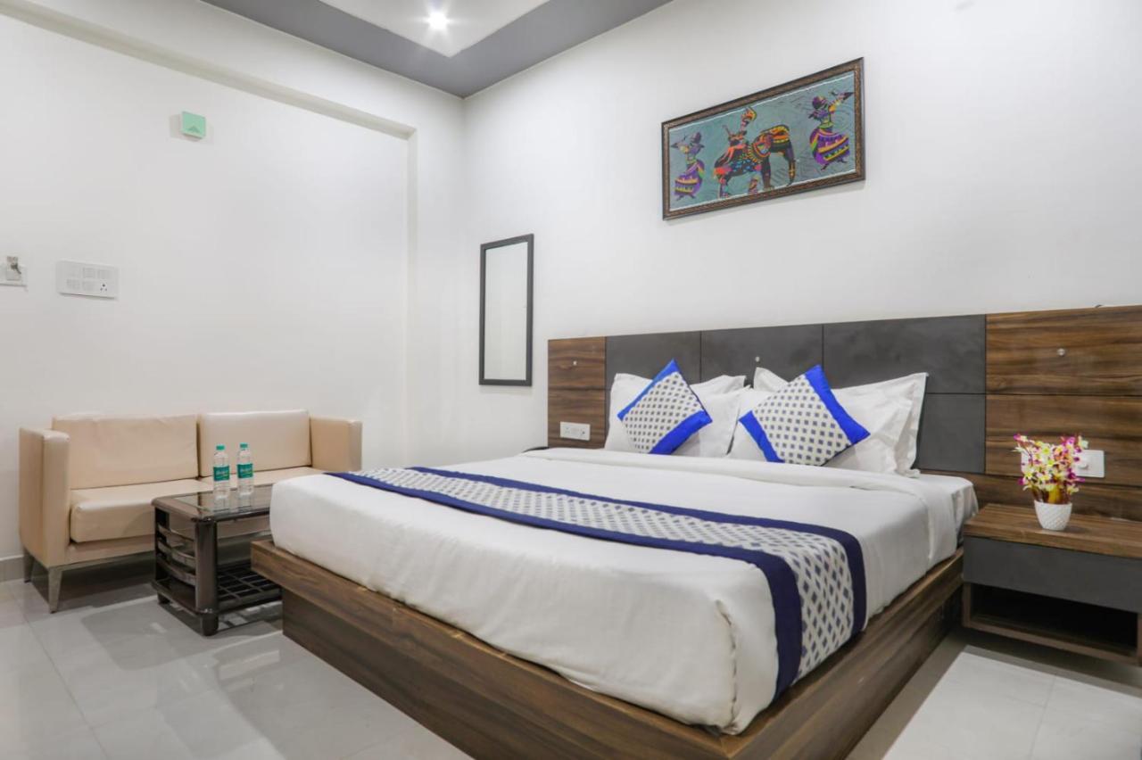 Kds Residency Hotel Грейтър Нойда Екстериор снимка