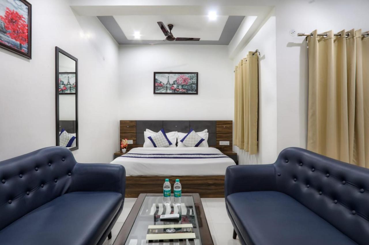 Kds Residency Hotel Грейтър Нойда Екстериор снимка