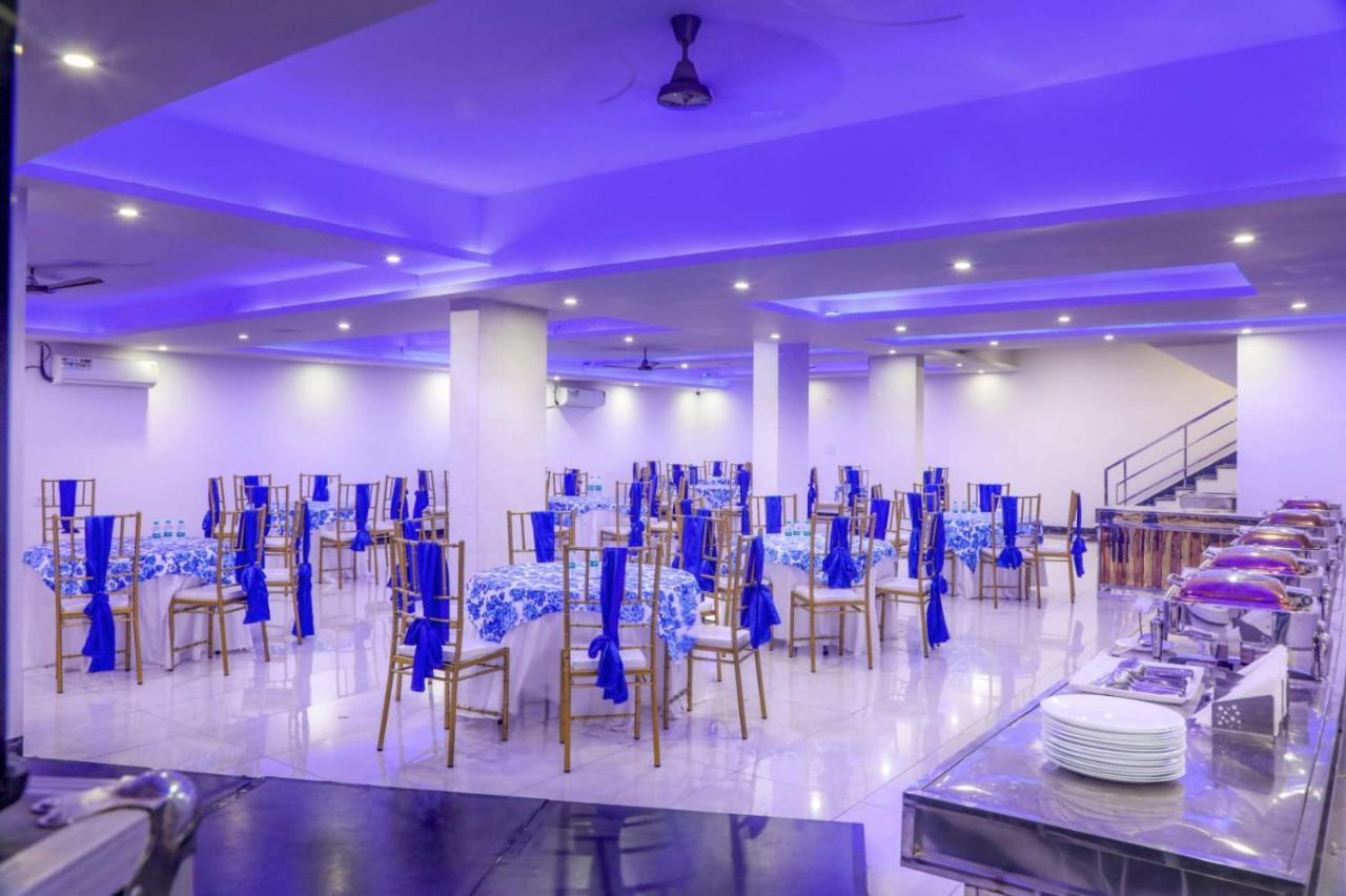 Kds Residency Hotel Грейтър Нойда Екстериор снимка